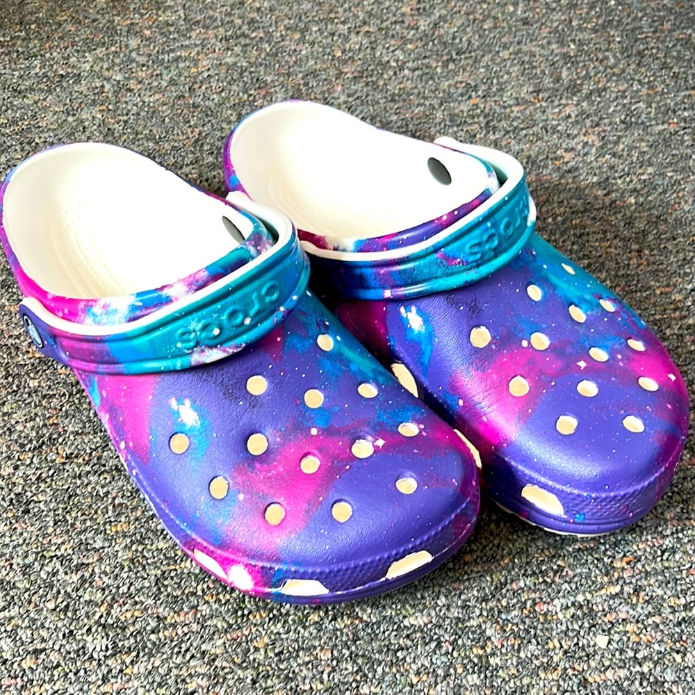 Crocs Purple Galaxy M6W8 Good Condition